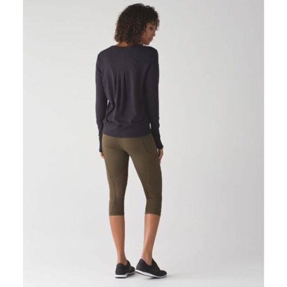 Lululemon Outrun 17" Crop Military Green Size 6 - Picture 2 of 13